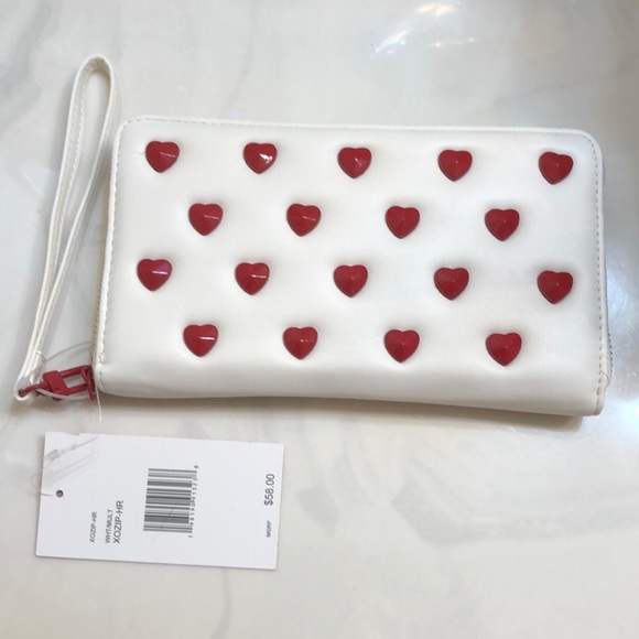 Betsey Johnson White Faux Leather & Red Heart Studded ZA Continental Wallet NWT - Picture 3 of 16
